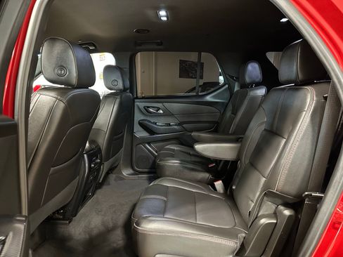 Used 2023 Chevrolet Traverse RS image 40