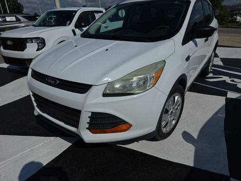 Used 2015 Ford Escape S FWD image 2
