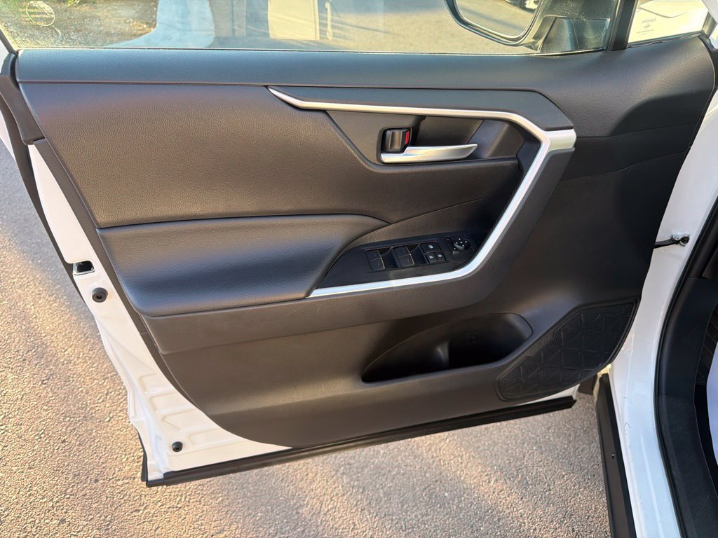 Used 2025 Toyota RAV4 XLE AWD/4WD image 23