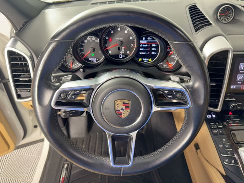 Certified 2018 Porsche Cayenne Platinum Edition image 18