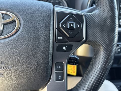 Used 2022 Toyota Tacoma SR5 w/ SR5 Appearance Package (SM) AWD/4WD image 19