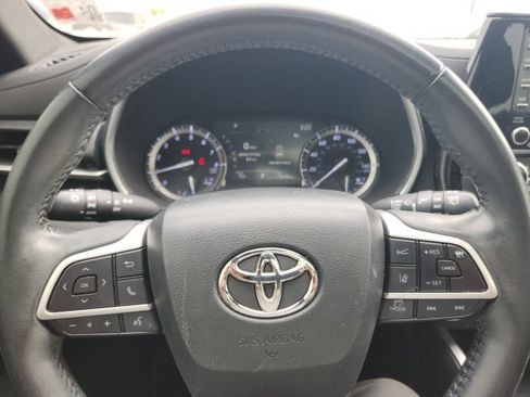 Used 2022 Toyota Highlander XSE FWD image 39
