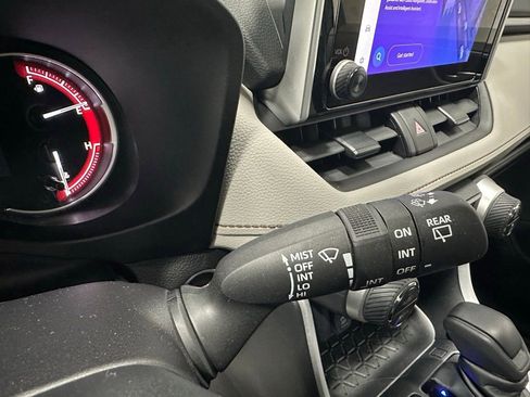 Used 2025 Toyota RAV4 XLE image 22