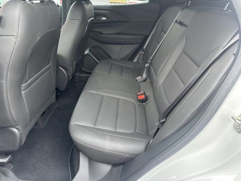 Used 2024 Chevrolet TrailBlazer RS FWD image 2