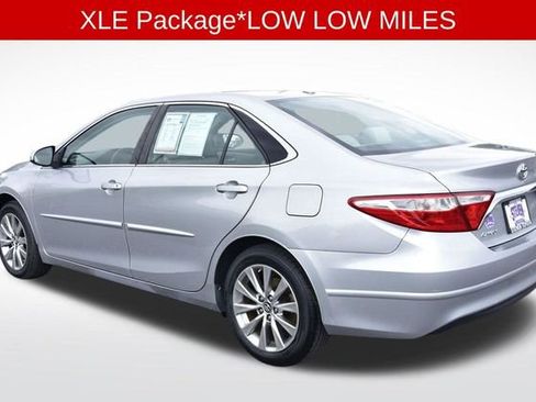 Used 2017 Toyota Camry XLE FWD image 3