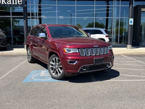Used 2018 Jeep Grand Cherokee Overland AWD/4WD image 2
