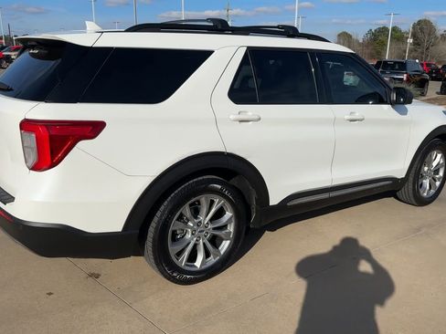 Used 2021 Ford Explorer XLT w/ Equipment Group 202A image 8