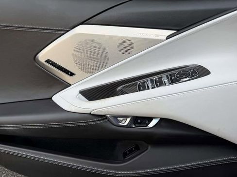 Used 2022 Chevrolet Corvette Stingray Premium Conv w/ Z51 Performance Package image 19