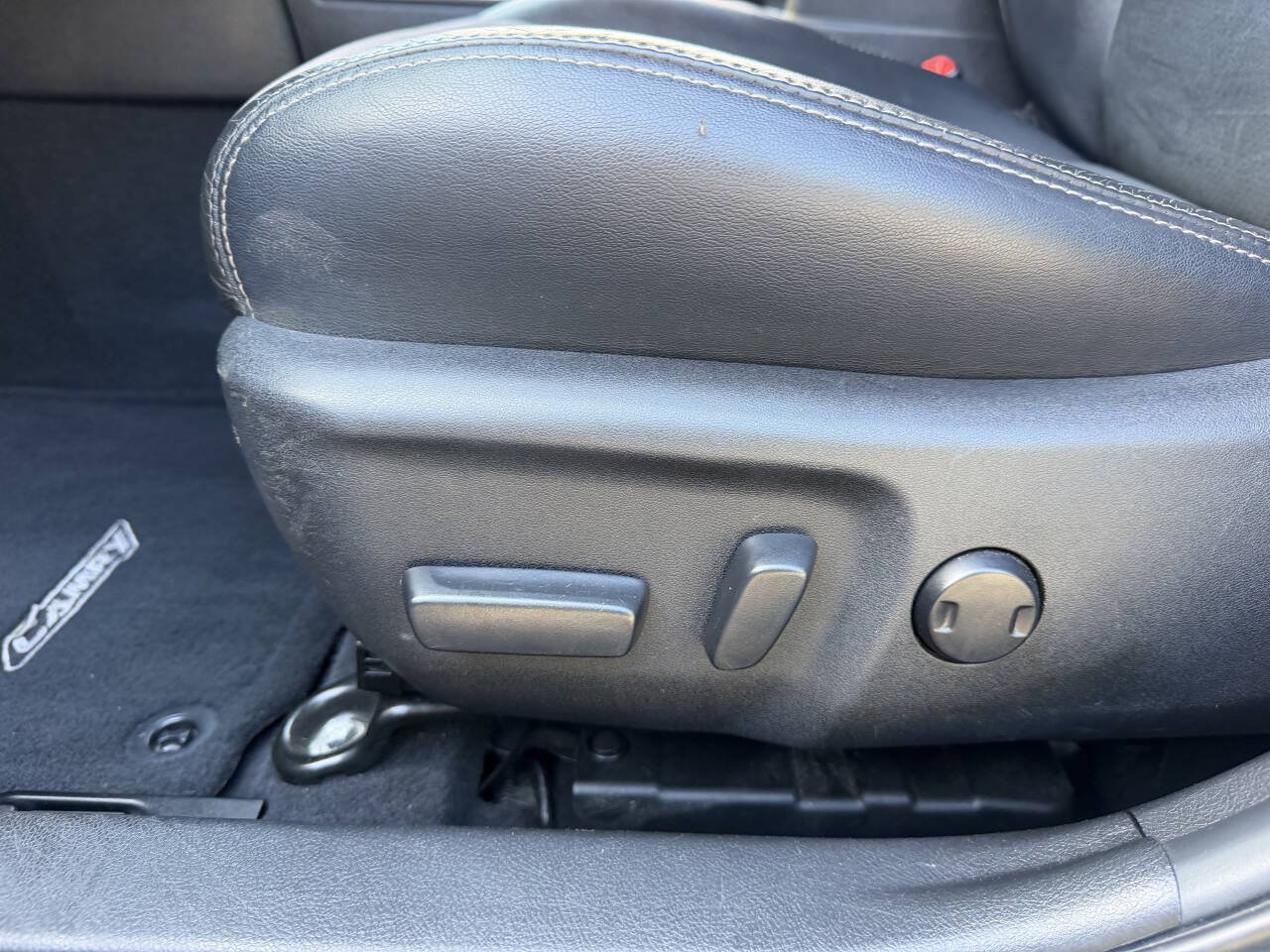 Used 2012 Toyota Camry SE w/ Leather Pkg FWD image 14