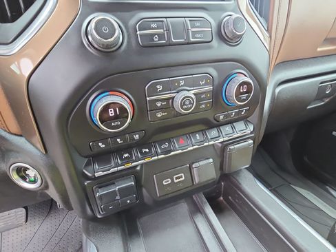 Used 2022 Chevrolet Silverado 1500 High Country w/ Technology Package AWD/4WD image 24
