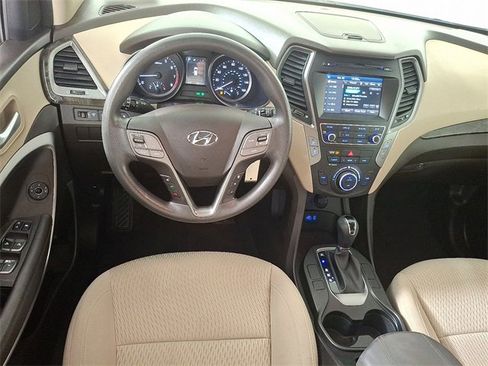 Used 2017 Hyundai Santa Fe Sport image 2