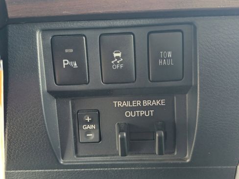 Used 2018 Toyota Tundra Limited w/ Limited Premium Package image 34