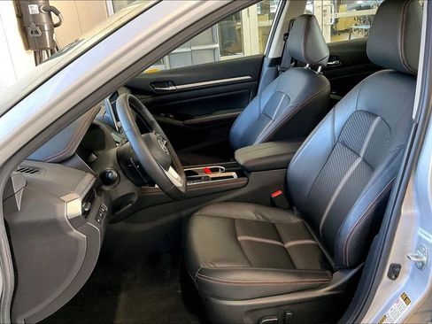 Used 2025 Nissan Altima 2.5 SR image 3