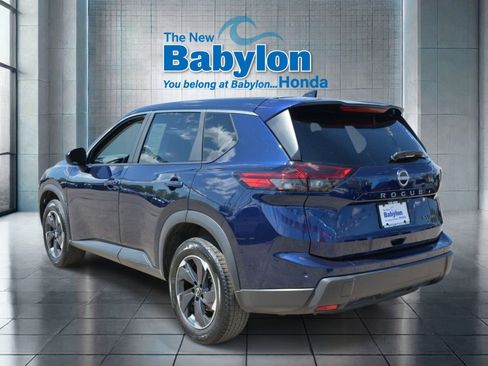 Used 2024 Nissan Rogue SV AWD/4WD image 3