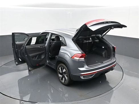 Used 2025 Volkswagen Atlas Cross Sport SE image 28