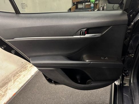 Used 2022 Toyota Camry SE image 16
