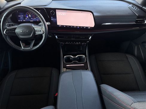 Used 2024 Chevrolet Traverse Z71 image 11