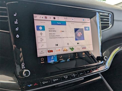 Used 2023 Jeep Wagoneer 4WD image 18