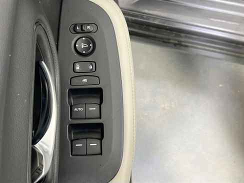 Used 2023 Honda HR-V LX image 17