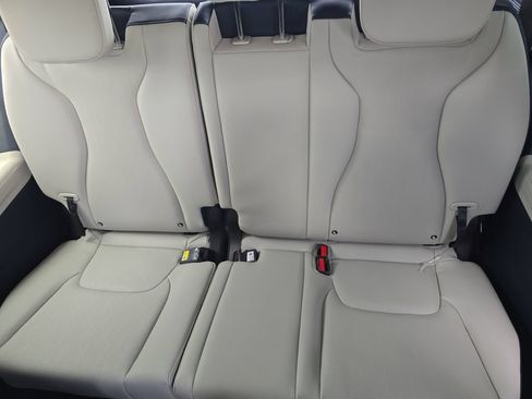 New 2026 Kia Carnival EX FWD image 18