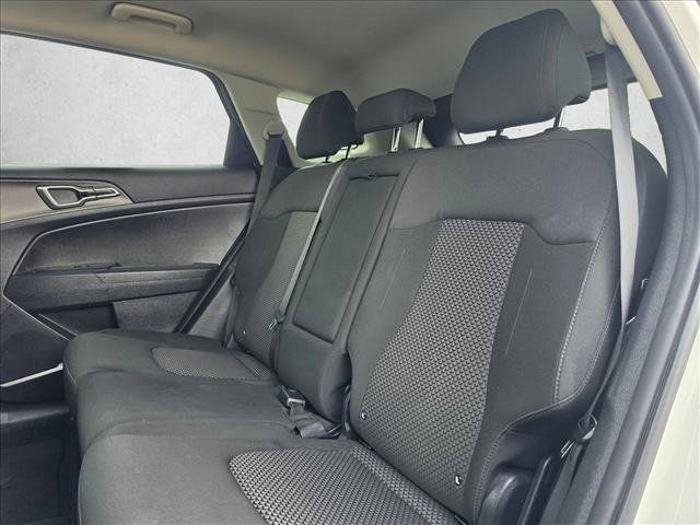 Used 2023 Kia Sportage LX AWD/4WD image 18