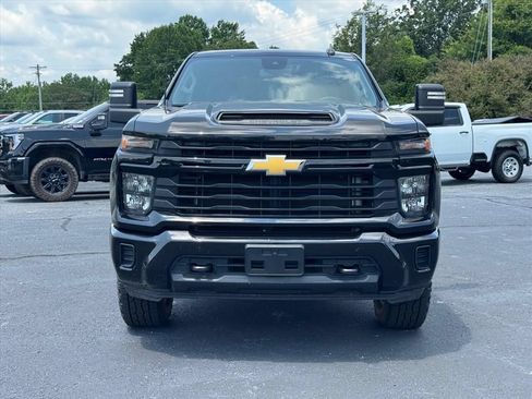 Used 2024 Chevrolet Silverado 2500 Custom w/ Custom Value Package AWD/4WD image 8