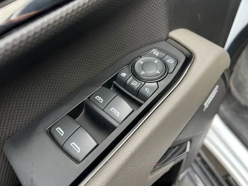 Used 2024 Chevrolet Silverado 2500 ZR2 w/ Technology Package image 12