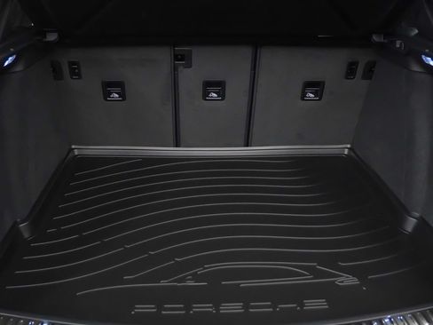 Certified 2026 Porsche Macan AWD/4WD image 11