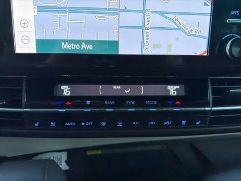 Certified 2023 Toyota Sienna Platinum image 23