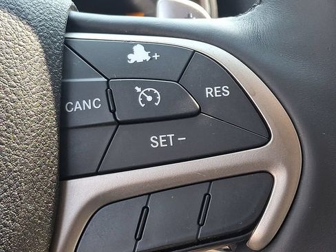 Used 2015 Jeep Grand Cherokee Limited w/ Luxury Group II AWD/4WD image 22