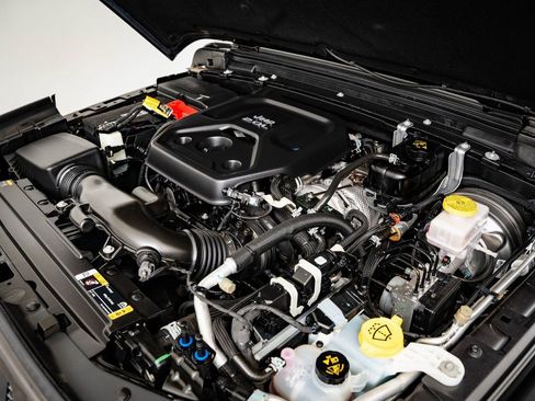 Used 2023 Jeep Wrangler Sport S image 34