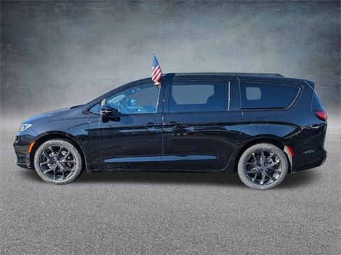 New 2026 Chrysler Pacifica Select image 7