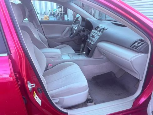 Used 2011 Toyota Camry LE image 17