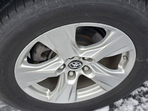 Used 2020 Toyota RAV4 LE image 22