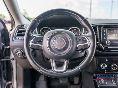 Used 2018 Jeep Compass Latitude FWD image 12