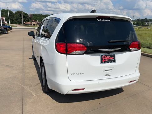Used 2024 Chrysler Voyager LX FWD image 7
