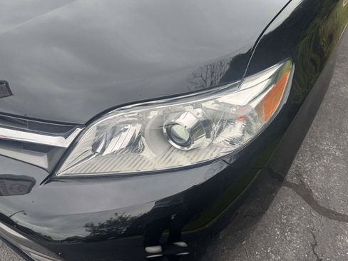 Used 2019 Toyota Sienna XLE w/ XLE Navigation Package FWD image 8