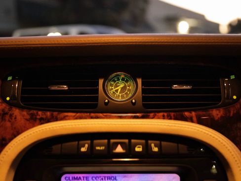 Used 2004 Jaguar XJ8 image 36