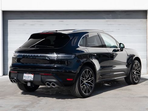Certified 2025 Porsche Macan image 7