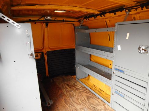 Used 2005 Chevrolet Express 3500 3500 Cargo Van Roof Rack Tow P image 24