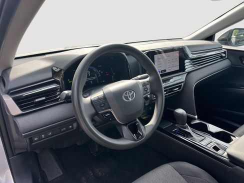 Used 2025 Toyota Camry LE FWD image 11