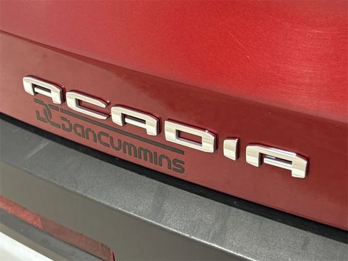 Used 2023 GMC Acadia SLT image 28