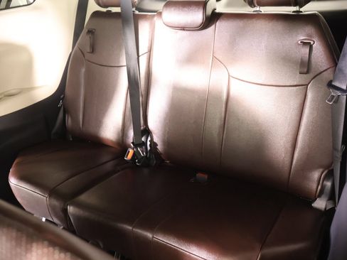 Used 2021 Toyota Sienna Platinum FWD image 14