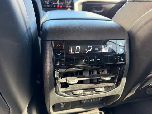 Used 2022 Jeep Grand Cherokee L Limited AWD/4WD image 10