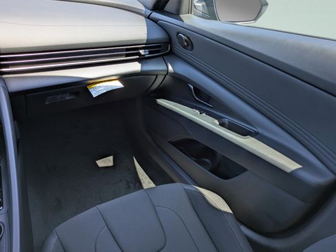 New 2026 Hyundai Elantra Sport FWD image 17