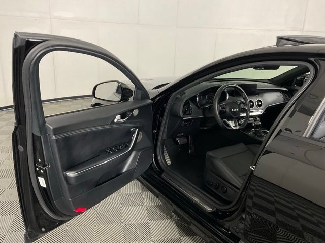 Used 2023 Kia Stinger GT-Line w/ Sun & Sound Package RWD image 12