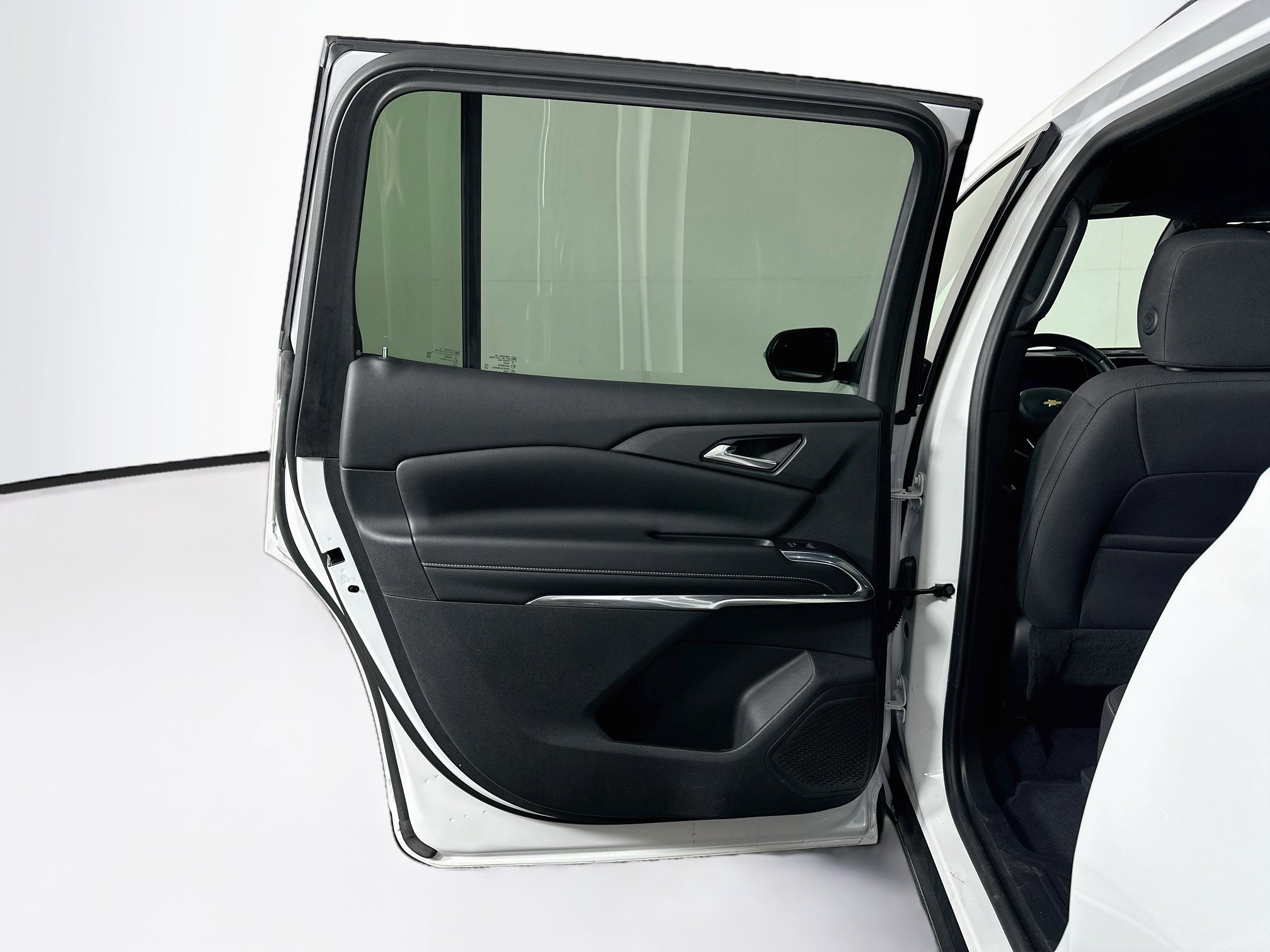 Used 2025 Chevrolet Traverse LT FWD image 25
