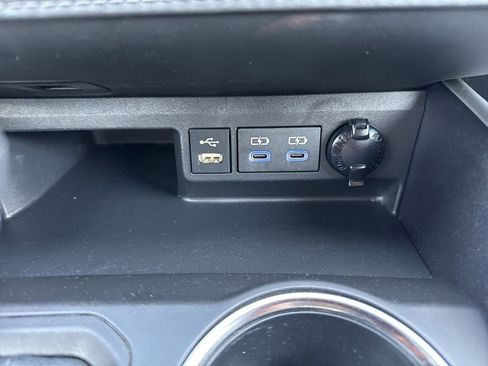 Used 2022 Toyota Highlander XLE image 31