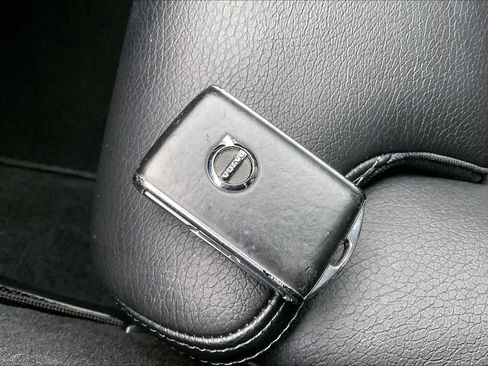 Used 2018 Volvo XC60 T6 Inscription w/ Convenience Package image 15