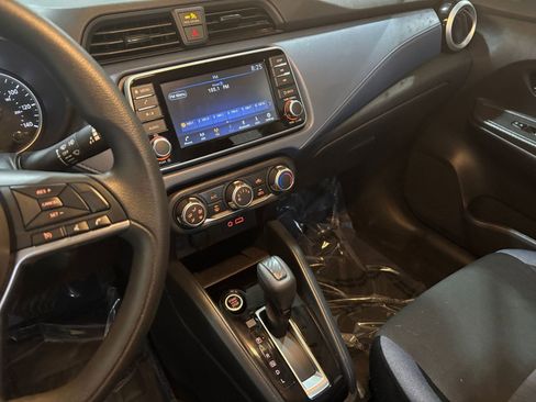 Used 2025 Nissan Versa SV image 17